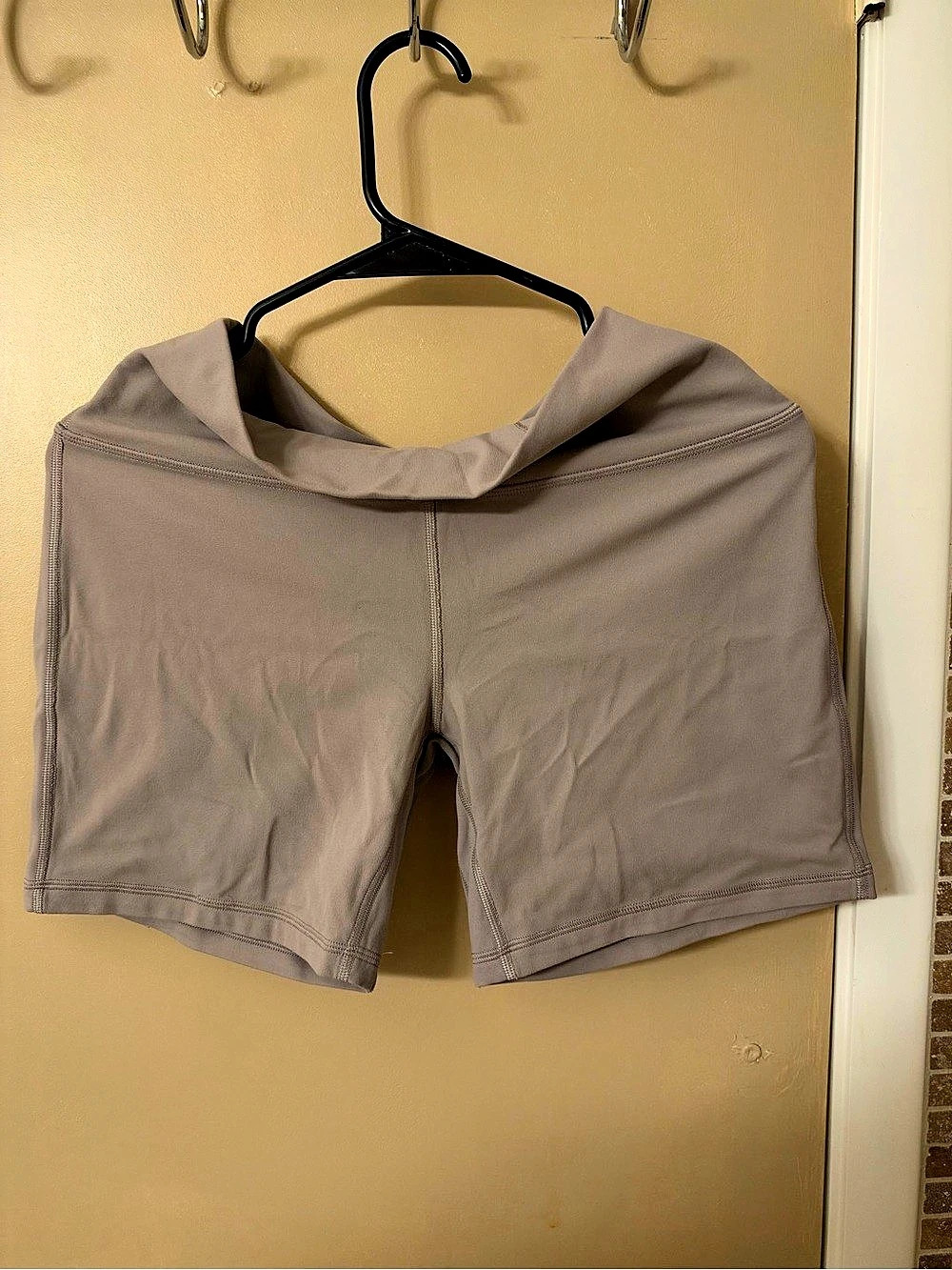 Lululemon Align High-Rise Short 6" Athletic Shorts in grey Size 10